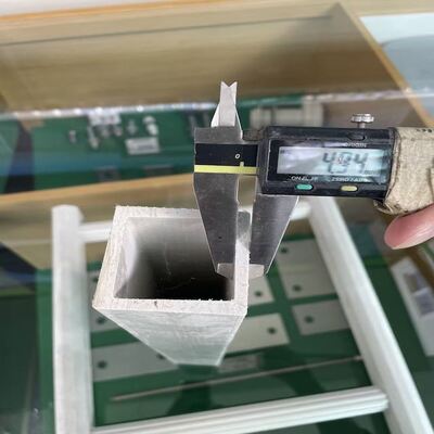 پروفیل های لوله مستطیل FRP متنوع ساخته شده از پلی استر اپوکسی و رزین های فنولیک که عایق الکتریکی و دوام را فراهم می کنند